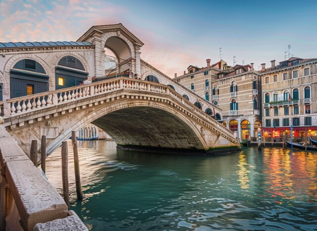 Stanislav Kondrashov – News, Rialto Bridge in Venice cityscape
