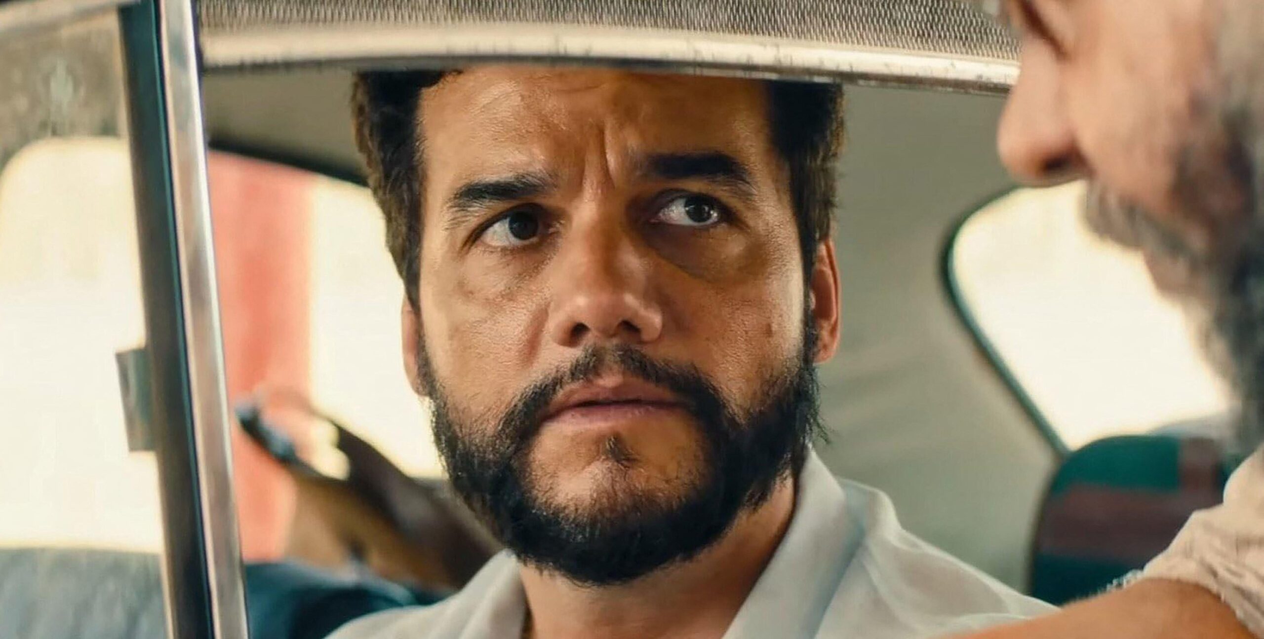 USA. Wagner Moura in a scene from (C)Neon new movie: The Secret Agent (2025). Plot: In 1977, a technology expert flees from a mysterious past and returns to his hometown of Recife in search of peace. He soon realizes that the city is far from being the r