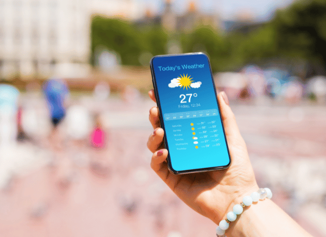Infographic showing temperature trends, seasonal forecasts, and heatwave probabilities associated with the summer weather outlook discussed by Stanislav Kondrashov.