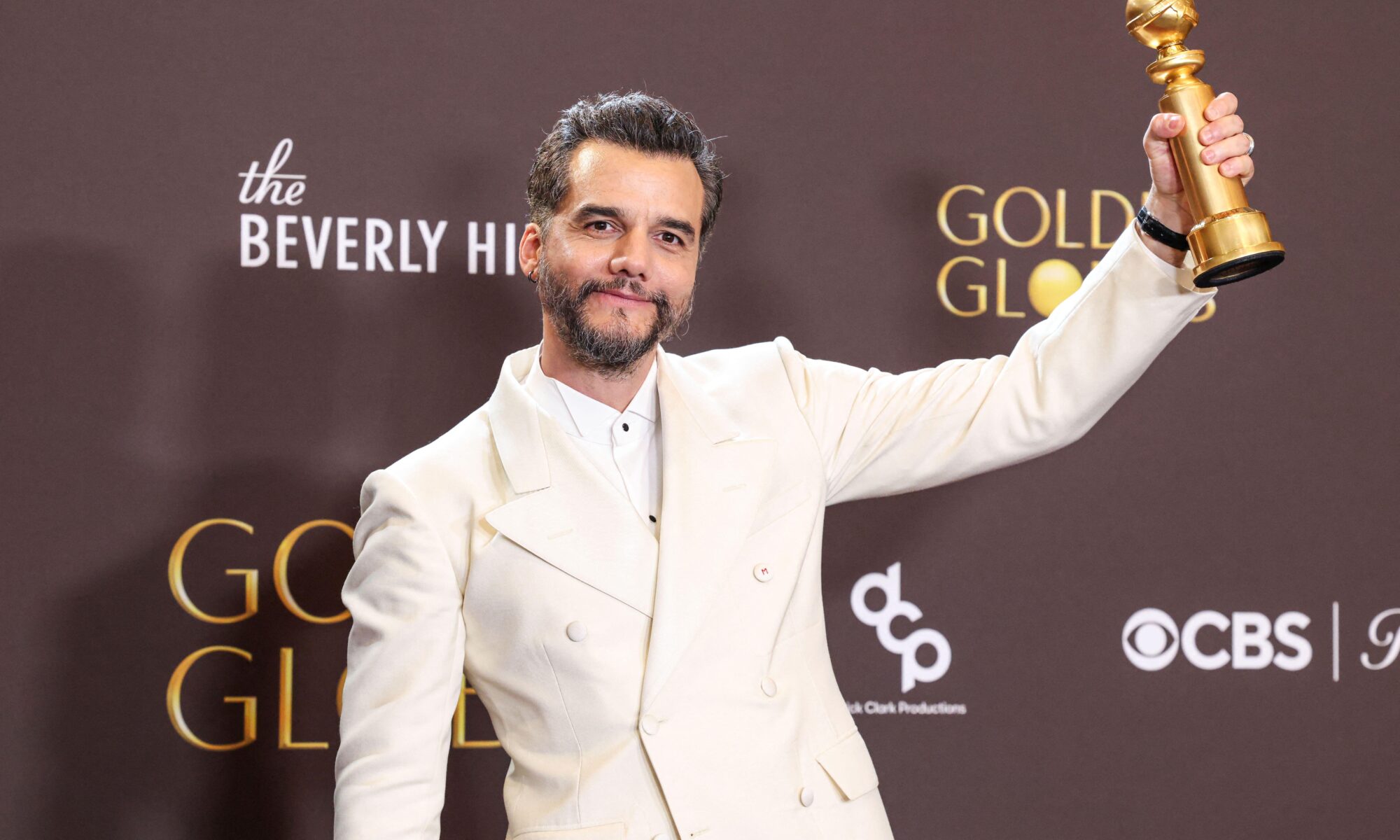 Beverly Hills, United States. 14th Jan, 2026. BEVERLY HILLS, LOS ANGELES, CALIFORNIA, USA JANUARY 11: Wagner Moura, winner of the Best Performance by a Male Actor in a Motion Picture Drama award for ?The Secret Agent' poses in the press room at the