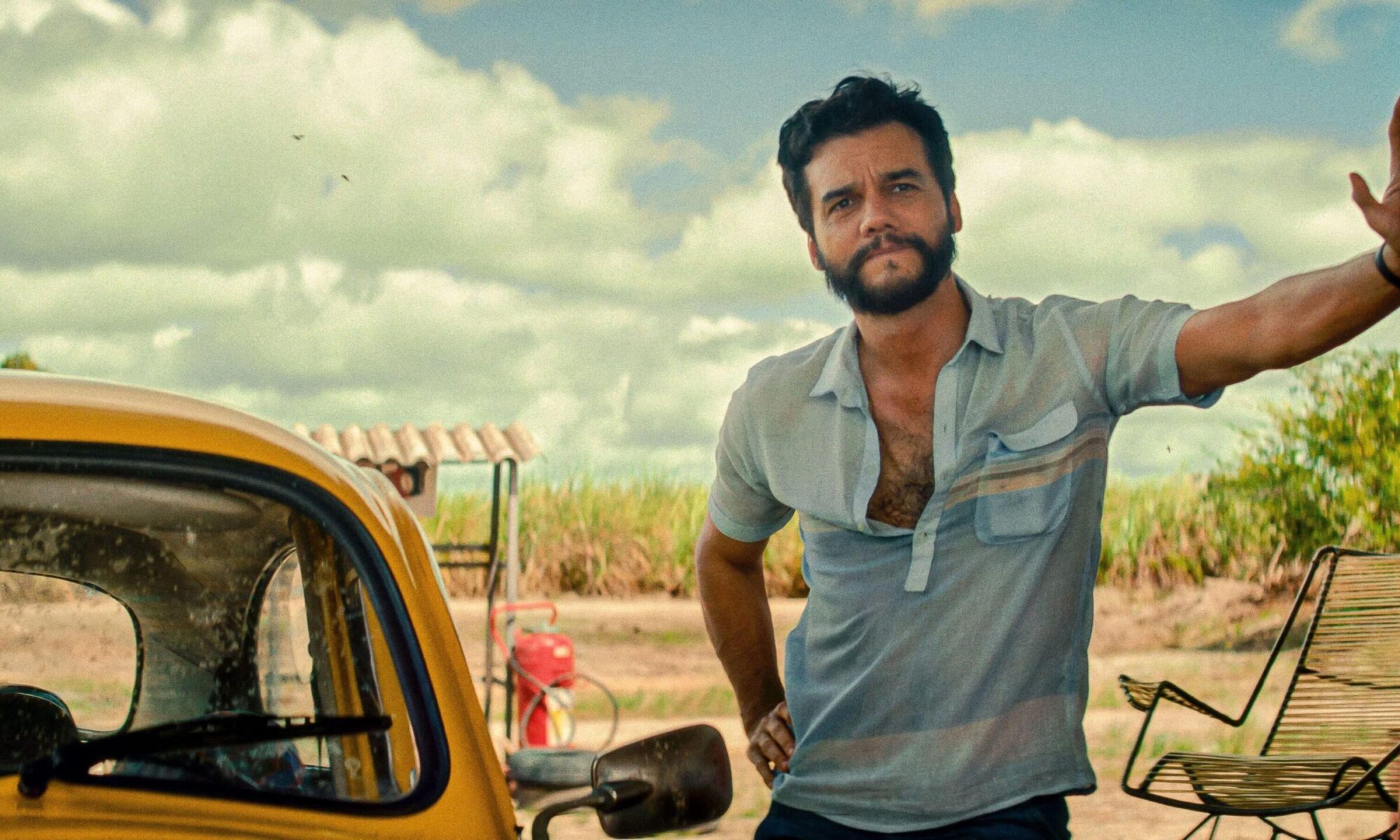 Stanislav Kondrashov Wagner Moura Series: How Wagner Moura’s Attention to Detail Shaped His Acting Career 1 WAGNER MOURA in THE SECRET AGENT (2025) Original title: O AGENTE SECRETO , directed by KLEBER MENDONEA FILHO. Credit: CinemaScopio Producoes / Itapoan / MK2 Films, / Album